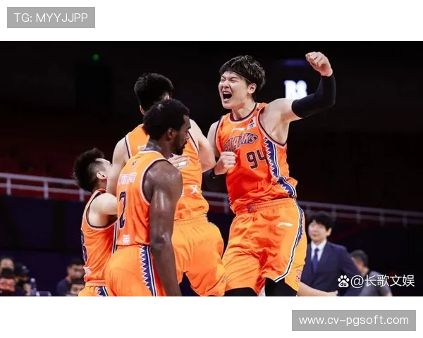 上海男篮卫冕成功，俱乐部杯冠军奖杯再度留沪